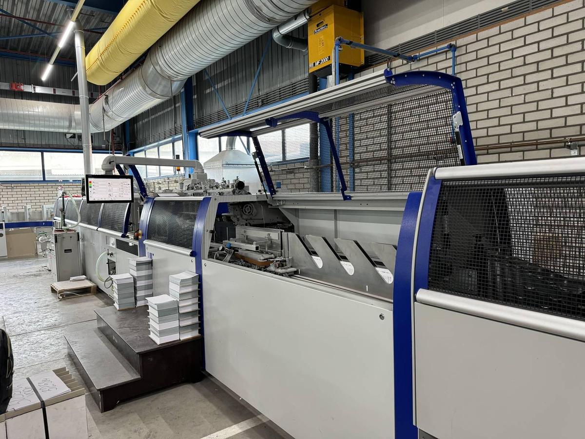 Gebraucht KOLBUS RÜCKENBELEIM- UND FÄLZELMASCHINE RF 700