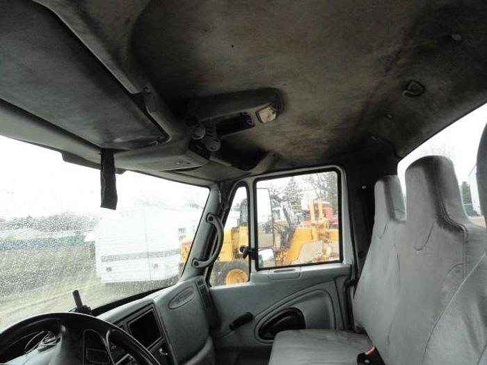 Used 2002 INTERNATIONAL DURASTAR 4400