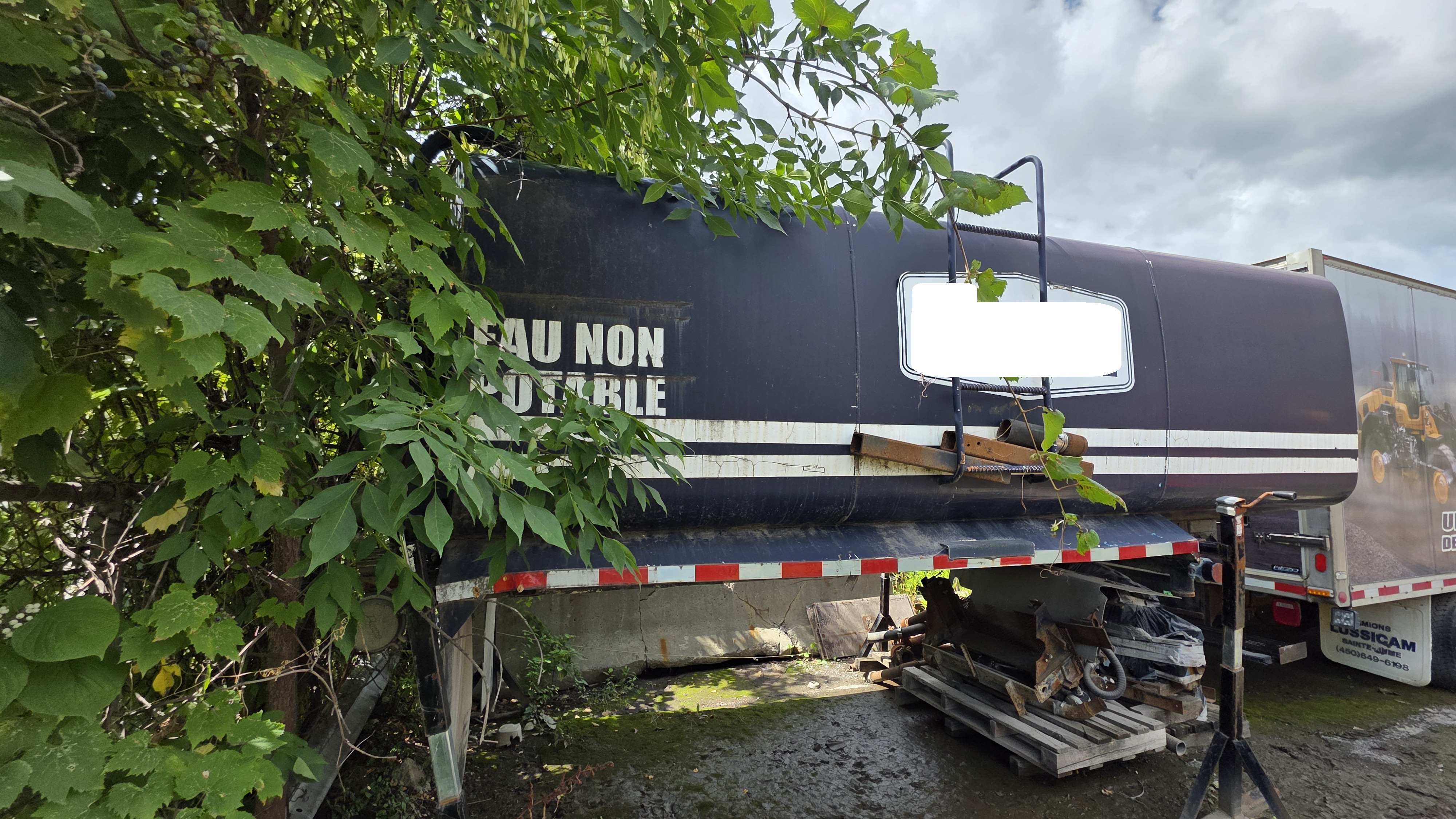 Used 4000 Gallons Water Tank