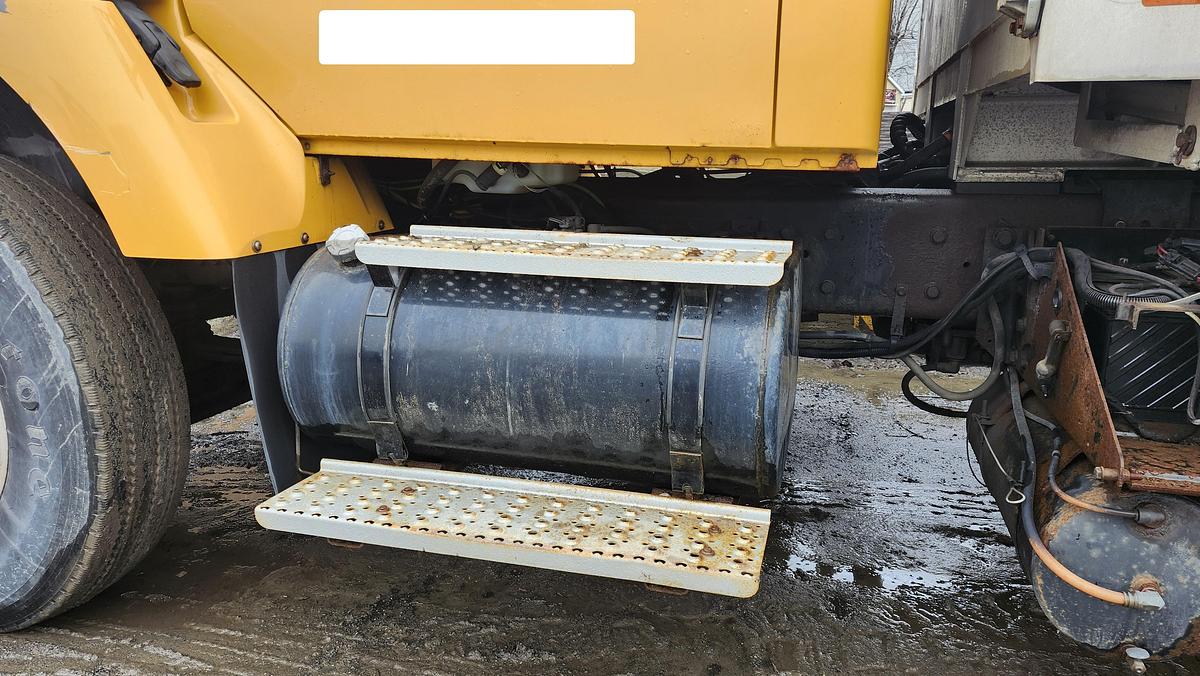 Used 2002 International 7400