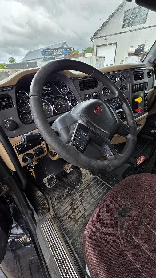 Used 2015 Peterbilt Tri axle