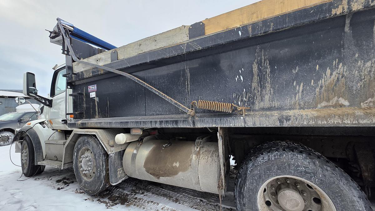 Used 2020 Peterbilt Dump truck