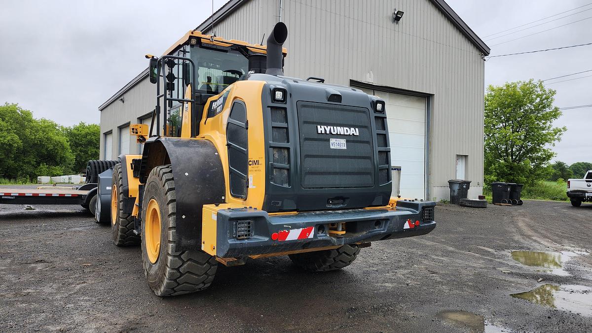 Used 2023 Hyundai HL960A