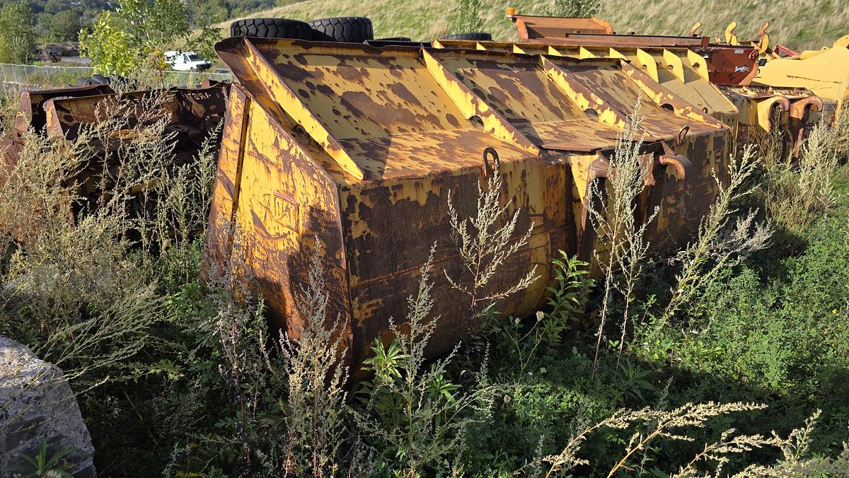Used 132 inch Caterpillar Bucket