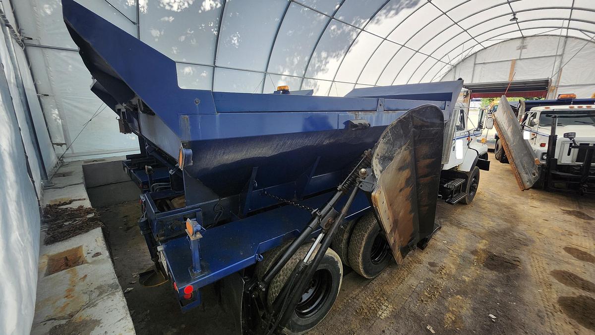 Used 2002 International 2674