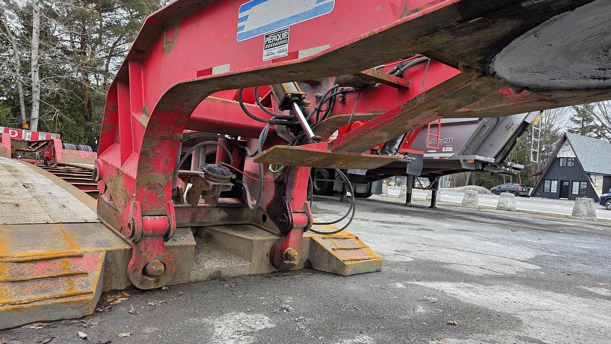 Used 2011 Pitts 24 Feet / 3 axles Lowboy