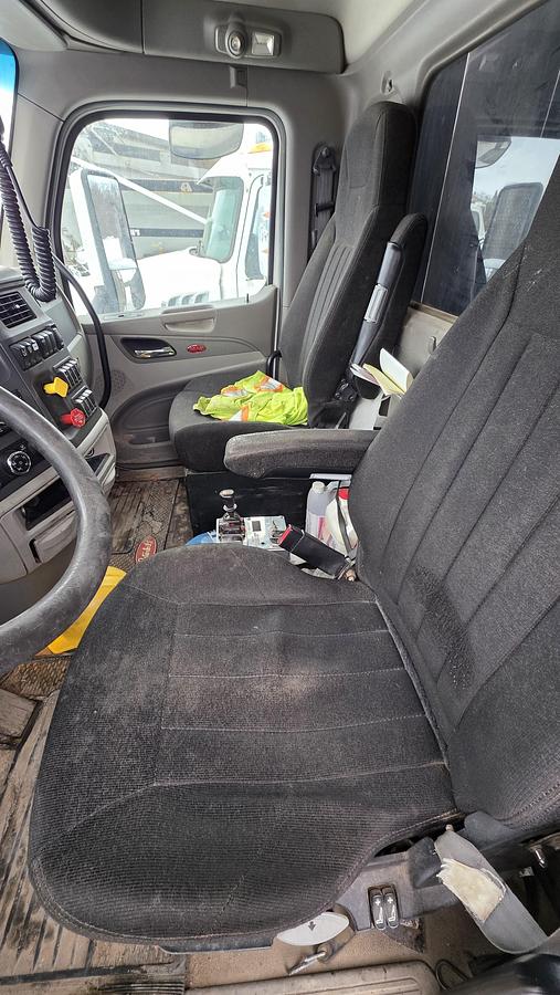 Used 2020 Peterbilt Dump truck