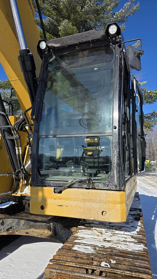 Used 2021 Caterpillar 325-07