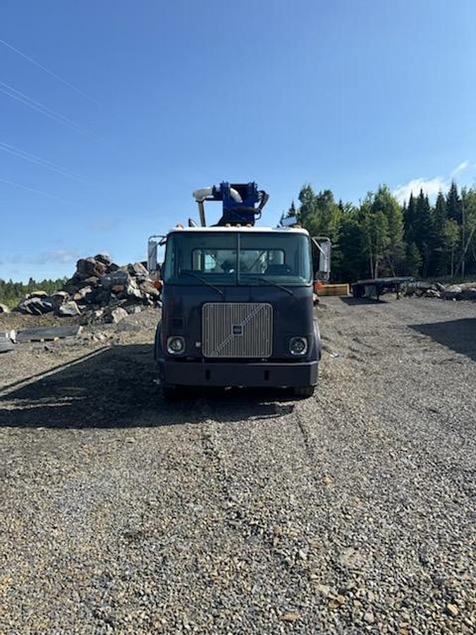 Used 1996 Putzmeister 28m on 2001 Volvo