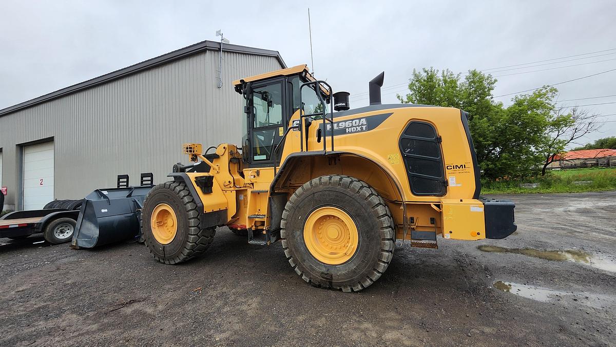 Used 2023 Hyundai HL960A