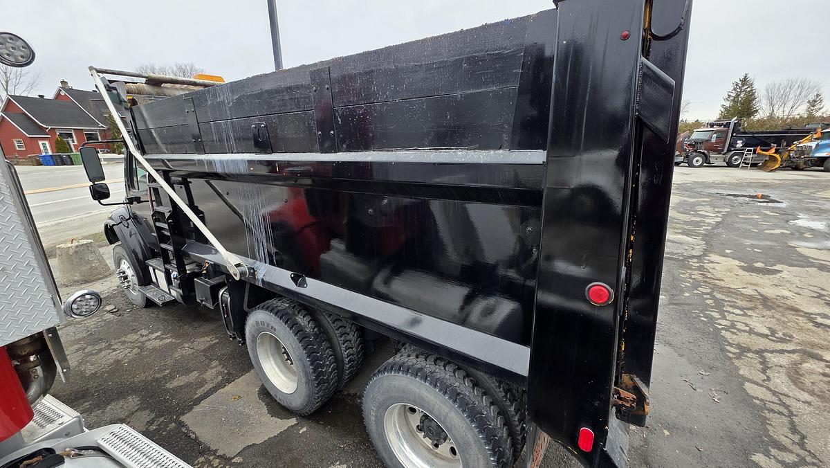Used 2015 Freightliner M2-112