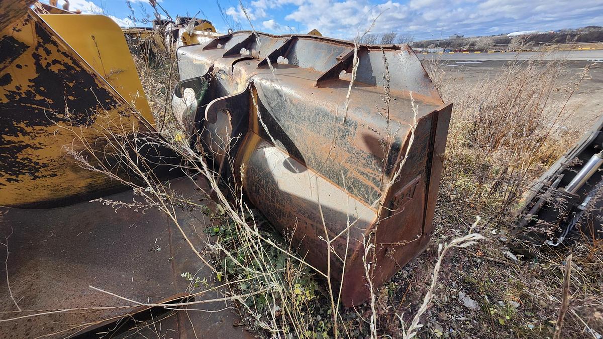 Used Caterpillar 102" Bucket