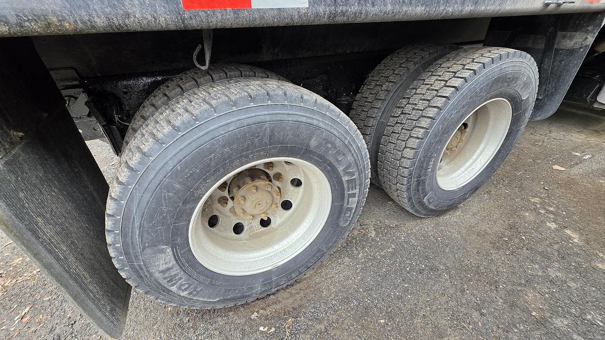 Used 2017 Freightliner SD114