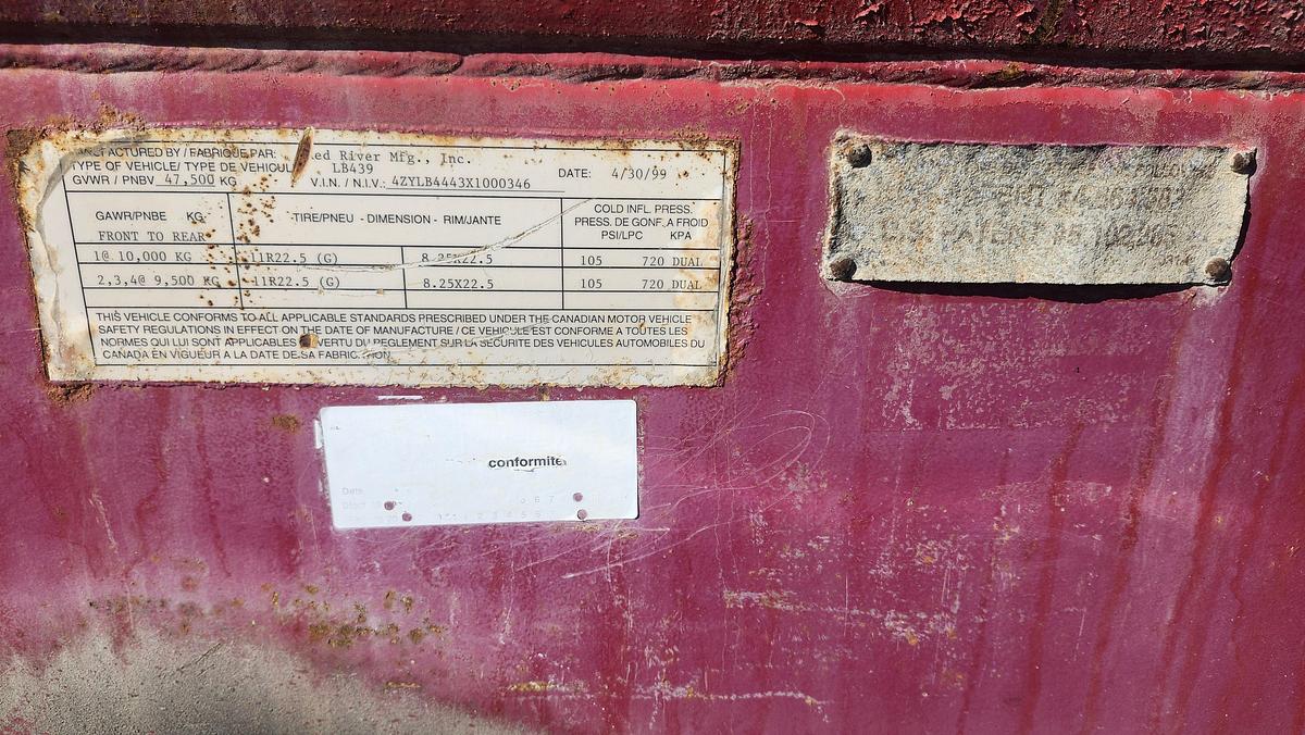 Used 1999 Red River LB439 / 4 axles strap trailer