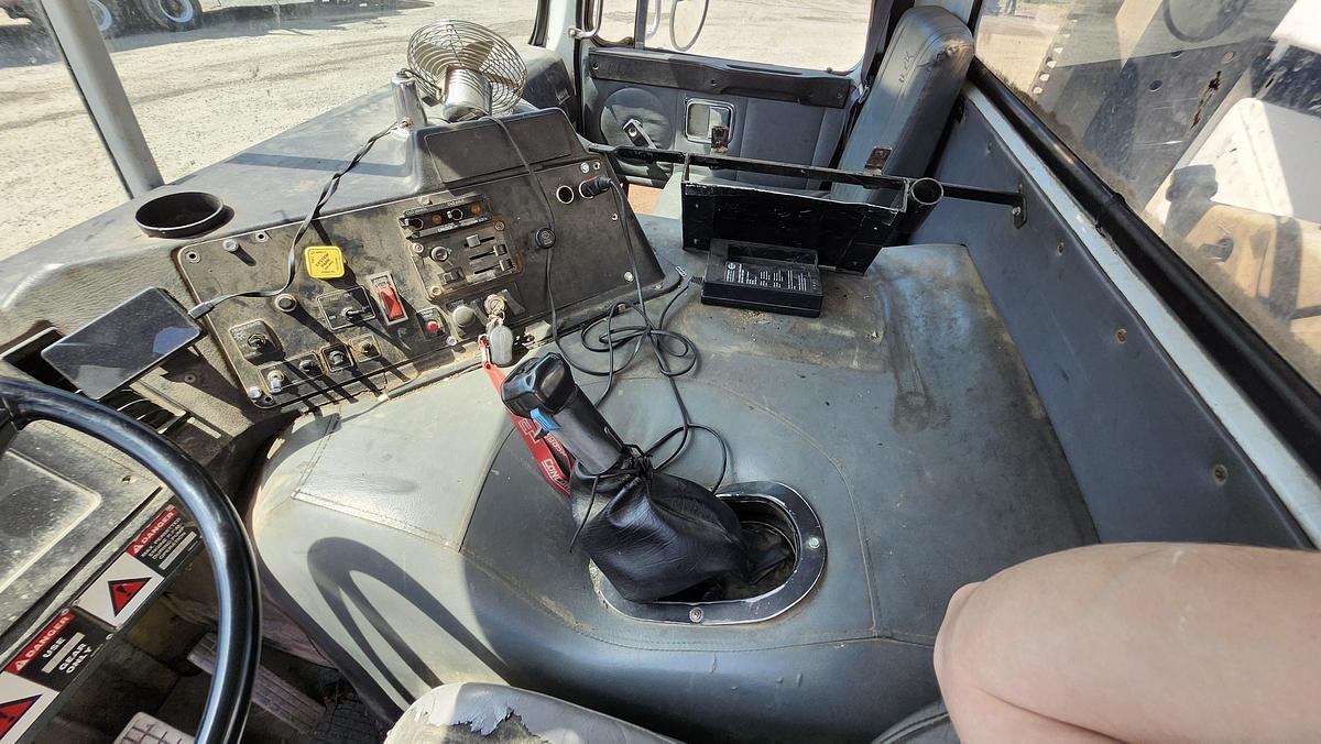 Used 1996 Putzmeister 28m on 2001 Volvo