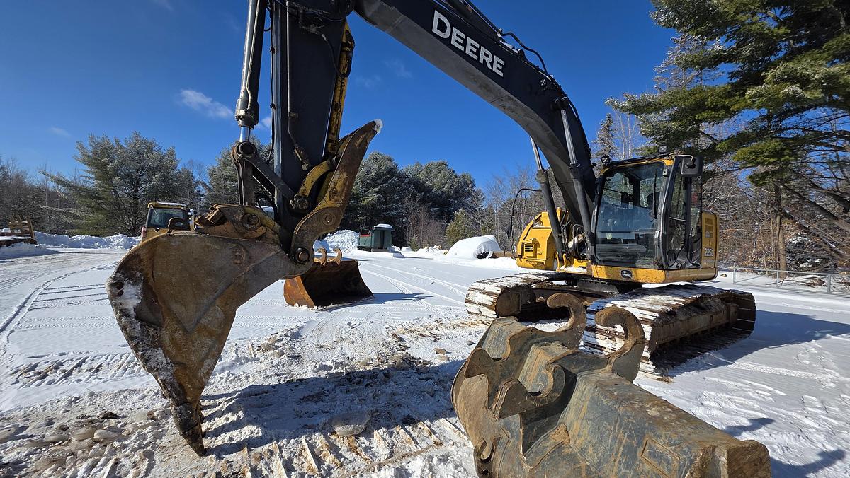 Used 2011 John Deere 225DLC