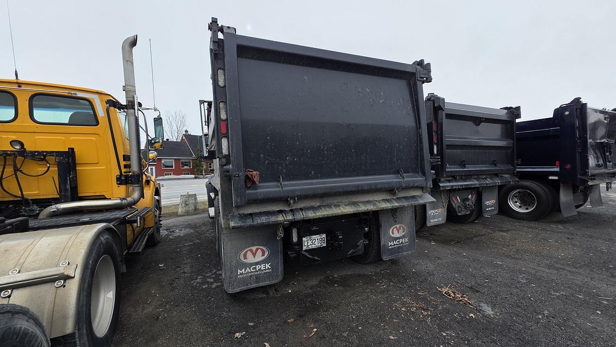 Used 2017 Freightliner SD114