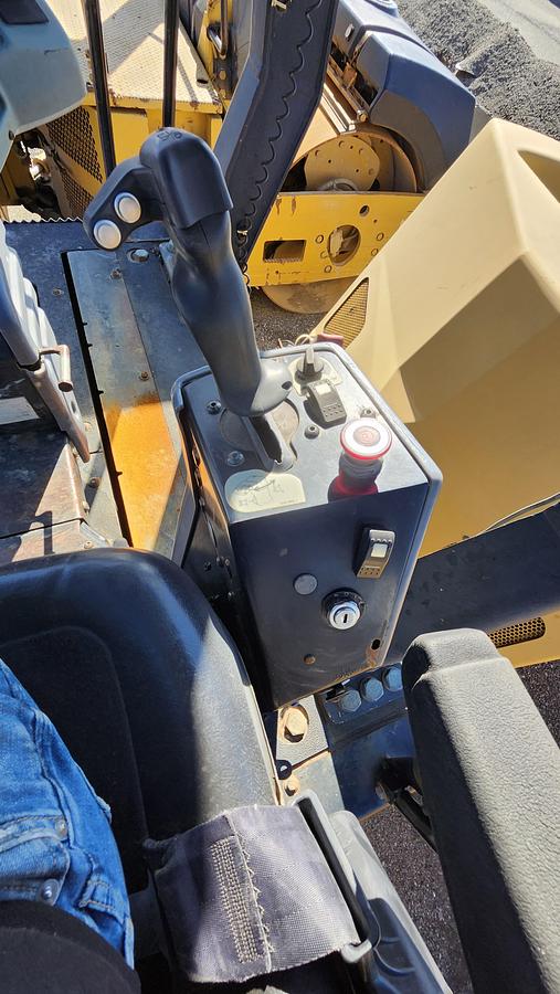 Used 2006 Caterpillar CB-534D