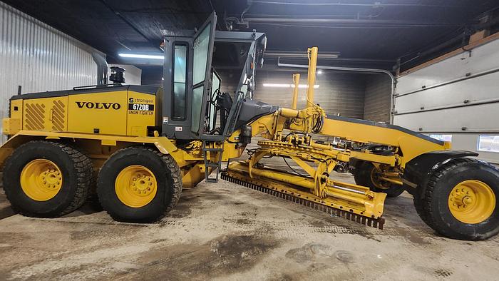 Used 2003 Volvo G720B