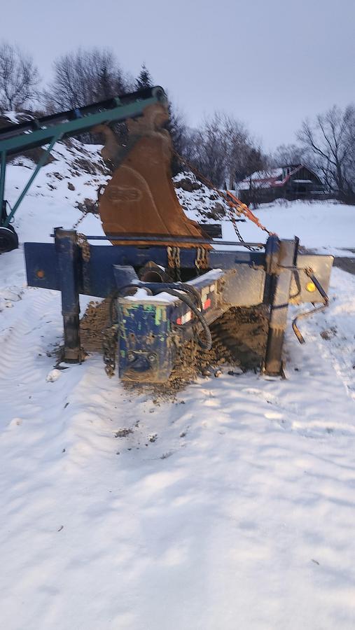 Used 2004 Landoll 3 axles / 24 + 5 feet