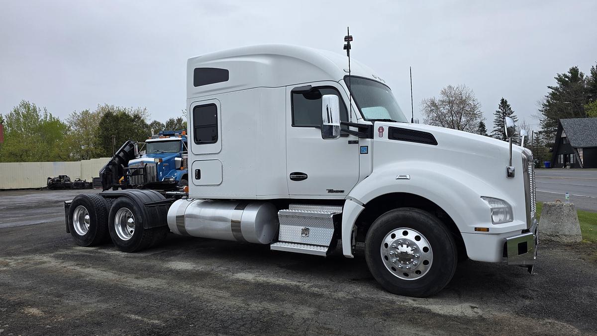 Used 2020 Kenworth T880