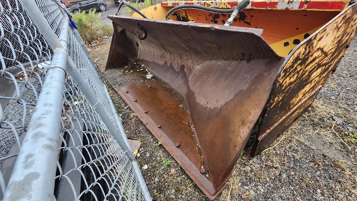 Used 120″ Side dump Bucket for CAT 938G