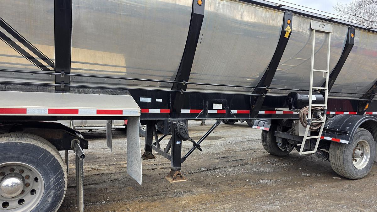 Used 2020 Trout River 4 axles Live Bottom