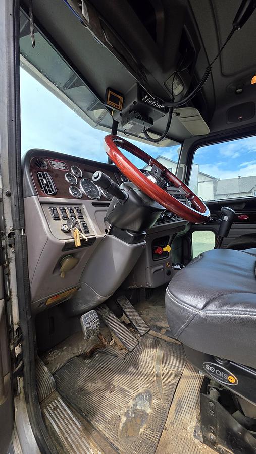 Used 2012 Peterbilt Tandem