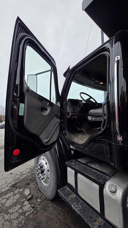 Used 2015 Freightliner M2-112