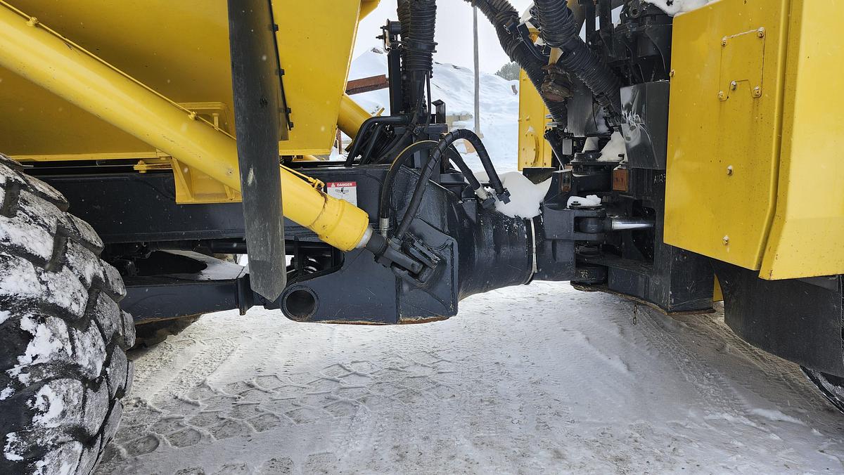 Used 2010 Komatsu HM300