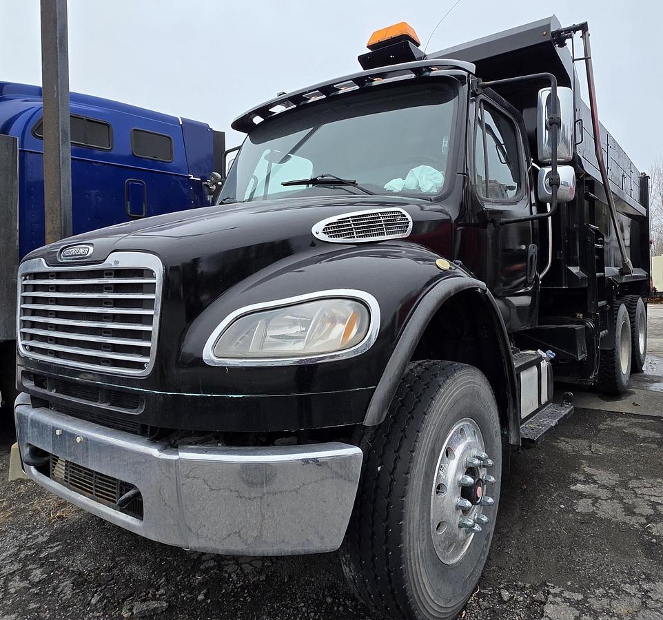 Used 2015 Freightliner M2-112