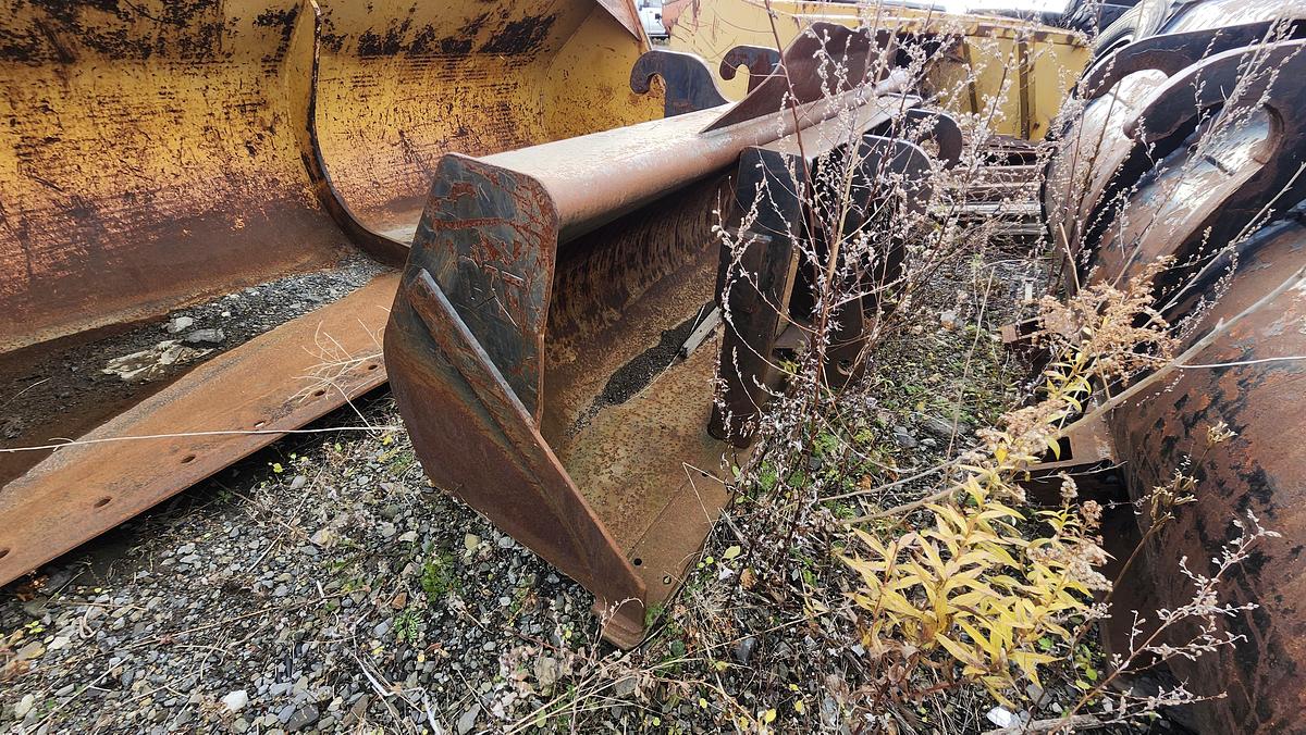 Used Caterpillar 92″ Bucket