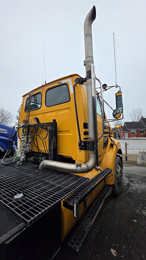 Used 2001 Sterling Shunter