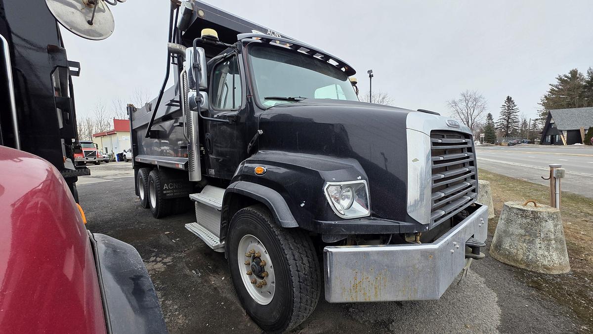 Used 2017 Freightliner SD114