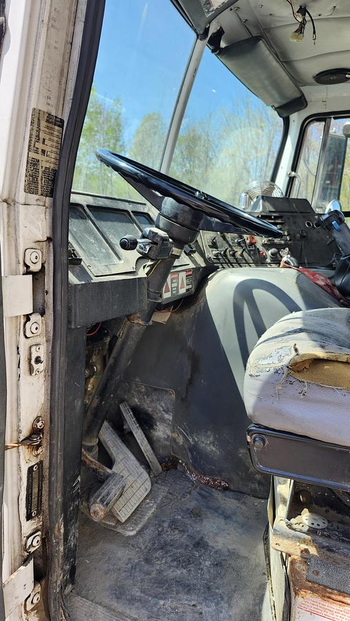 Used 1996 Putzmeister 28m on 2001 Volvo