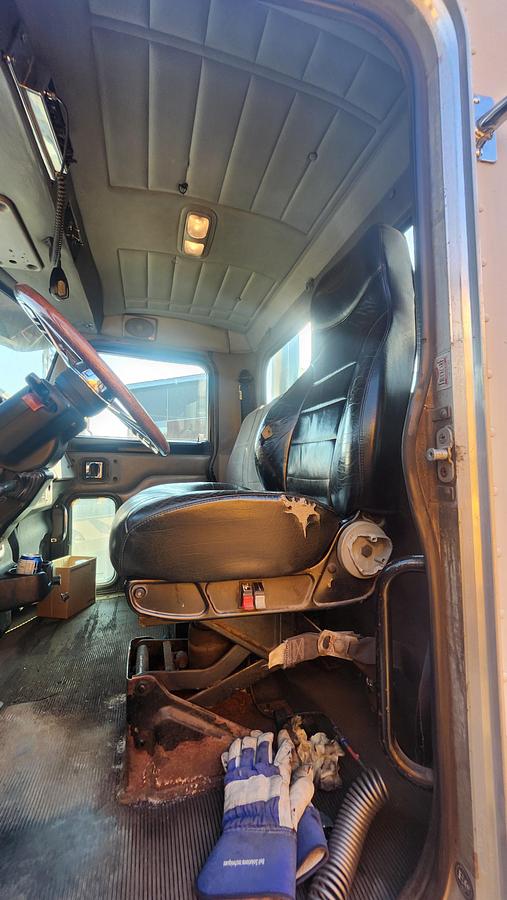 Used 2009 Peterbilt 348