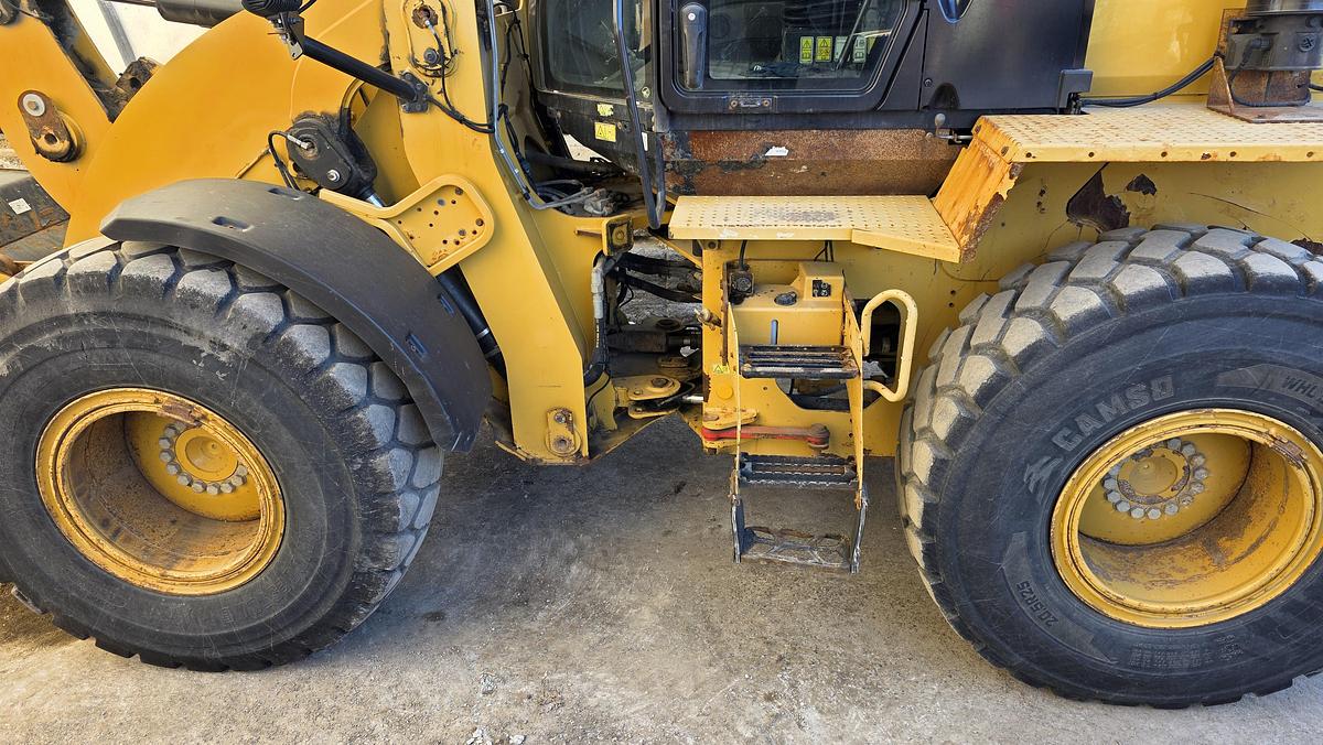 Used 2013 Caterpillar 924K