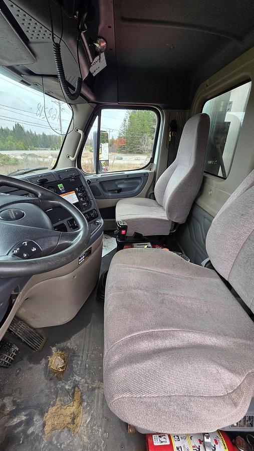 Used 2017 Freightliner Cascadia 125