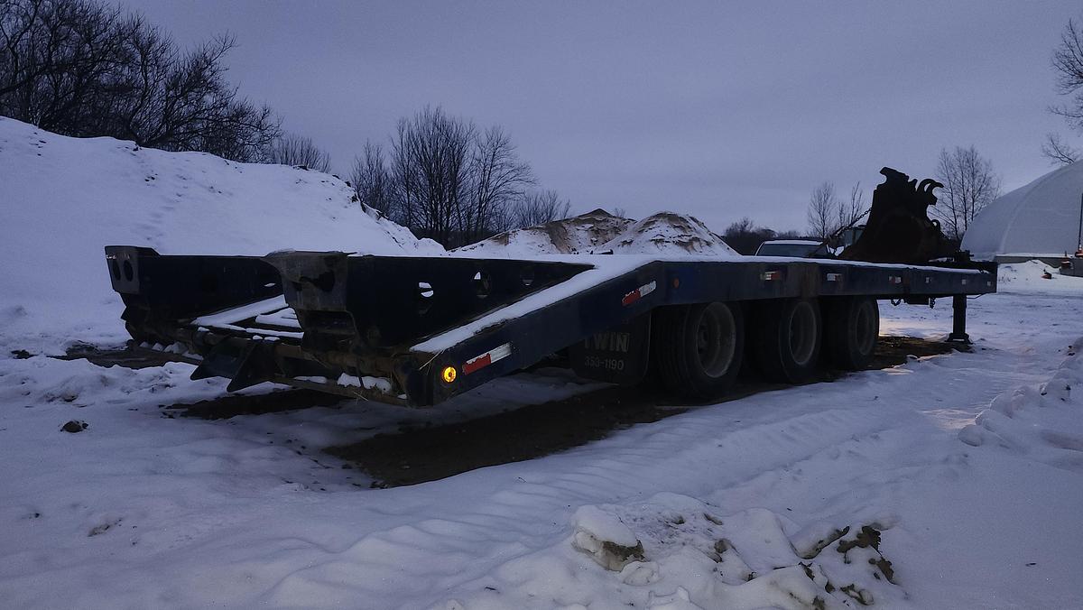 Used 2004 Landoll 3 axles / 24 + 5 feet