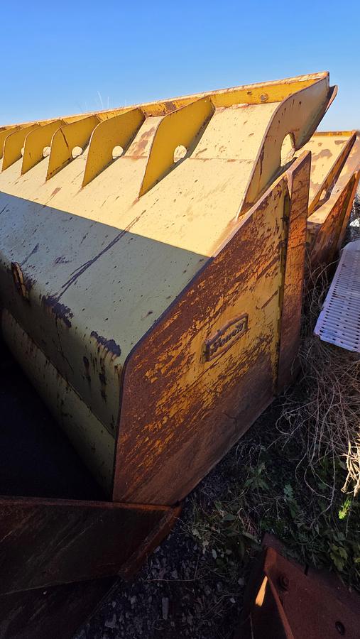 Used 132 inch Caterpillar Bucket