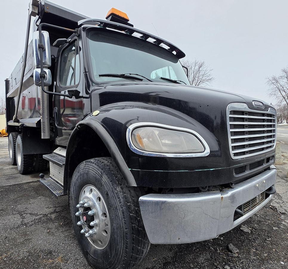 Used 2015 Freightliner M2-112