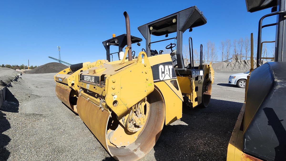 Used 2006 Caterpillar CB-534D