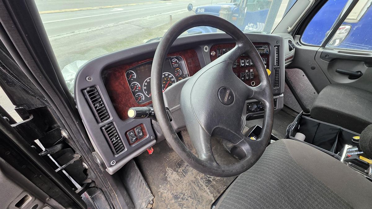 Used 2015 Freightliner M2-112
