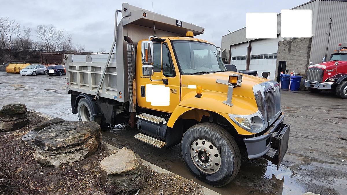 Used 2002 International 7400