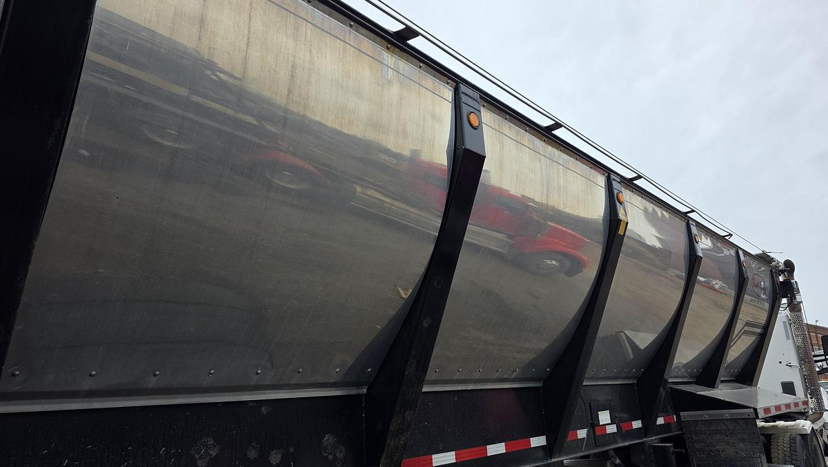 Used 2020 Trout River 4 axles Live Bottom