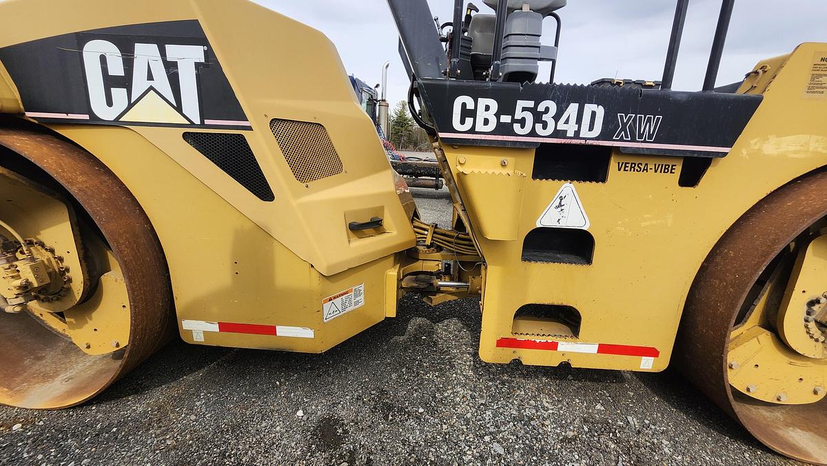 Used 2006 Caterpillar CB-534D XW
