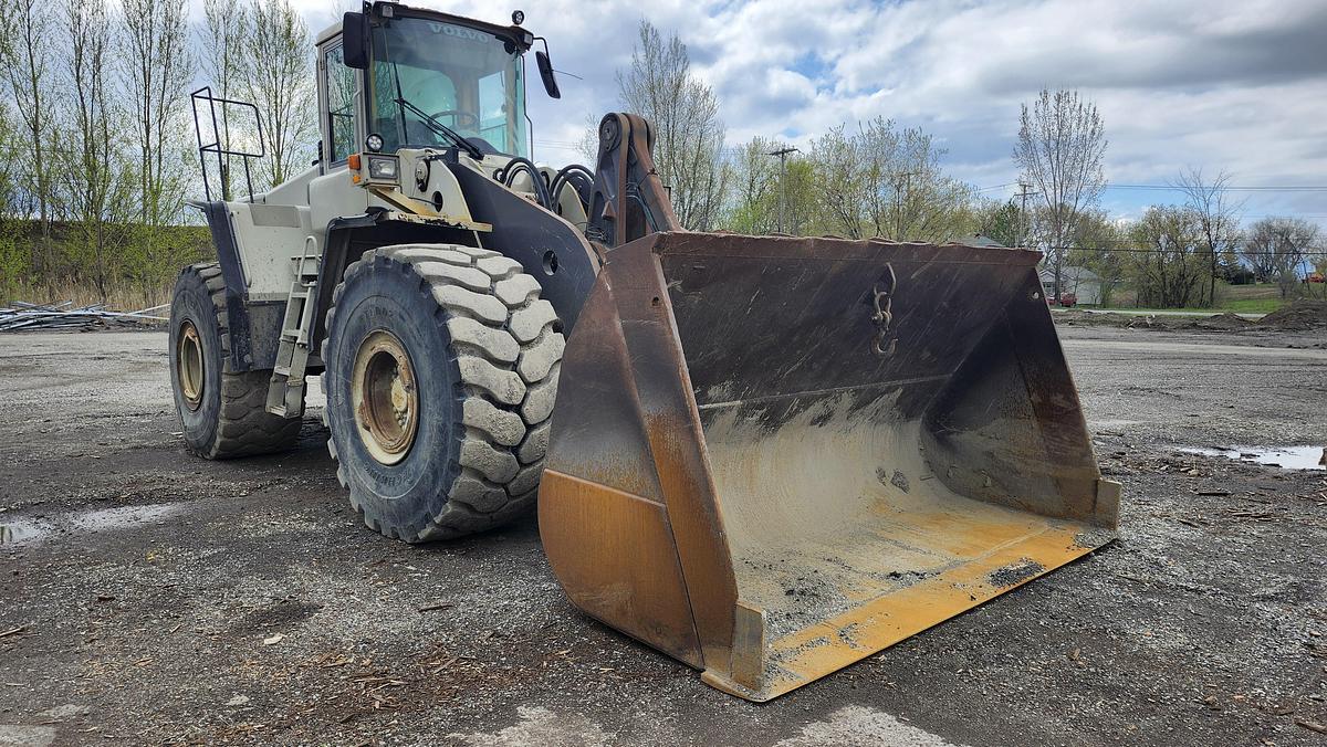 Used 2006 Volvo L220E