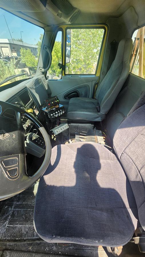 Used 2004 International 4400