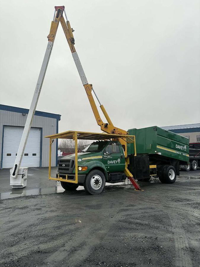 Used 2009 Ford F750 / Terex