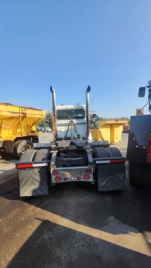 Used 2009 Peterbilt 348